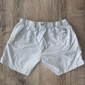 Columbia Backcast White Athletic Shorts with Elastic Waistband